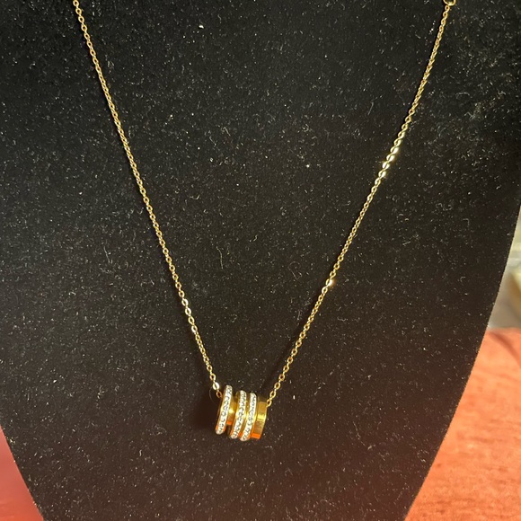 FASHION JEWELRY STAINLESS STEEL WOMEN'S GOLD COLOR CHAIN - Picture 6 of 8